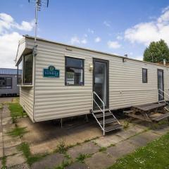 Lovely 8 Berth Caravan At Naze Marine Holiday Park Ref 17012p