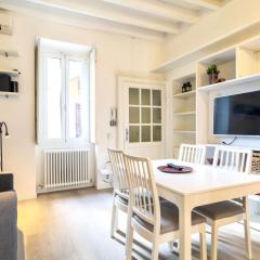 Lovely apartment on the Navigli river by Easylife