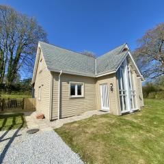 Luxurious 4 Bedroom New England Style Villa - Trewhiddle V1