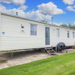 Lovely 8 Berth Caravan For Hire At Broadland Sands In Suffolk Ref 20380bs