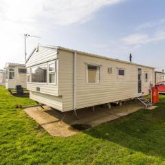 6 Berth Caravan For Hire At Broadland Sands In Suffolk Ref 20077bs