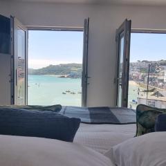 Chy Mor Apartment 2 - Stunning sea views on the harbour