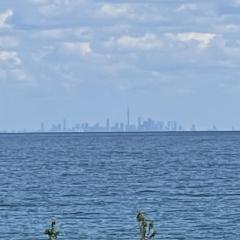 Tourists Dream Waterfront Location! Half way between Niagara Falls and Toronto!