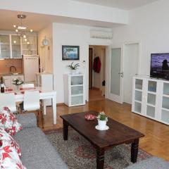 Apartment Elena 2 Zagreb Center with Private Parking