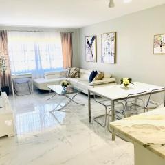 Stylish 1BR Condo 1Block to Aventura Mall