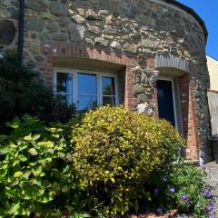 Cart-Tws Bach cosy three bedroom home near St Davids and Pembrokeshire coast path