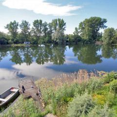 Ferienwohnung 11 mit großer Terrasse am Privatsee