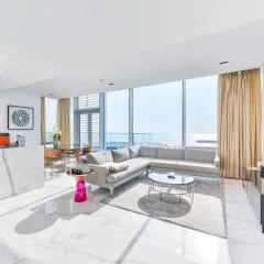 Luxe 3 BR Oceanfront Apartment in the heart of Bluewaters Island