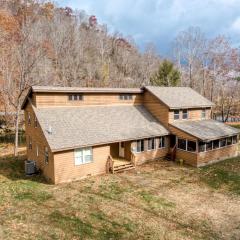 Newly remodeled 4BR lodge on Wolf Creek