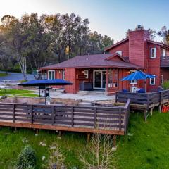 Sierra Vista Lookout Lodge with Creek, Waterfall and Waterholes, minutes from Bass Lake and Yosemite South Gate