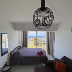 Cozy Coral Bay Studio by the sea