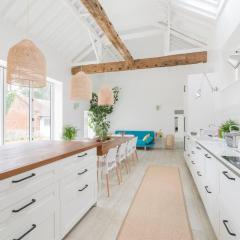 Simple Coastal Luxury near Southwold sleeps 10