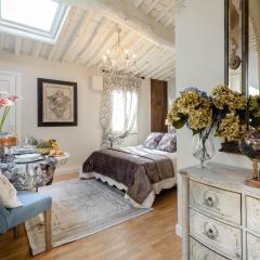 Moro Studio Suite, Classy and Romantic Apartment in Lucca
