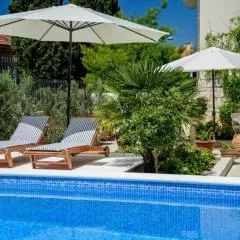 PALACE SCHÖN MILESI - esense of prestige - private pool - old money style luxury rooms - walking distance to the old town, the beach and all amenities - BURALUX properties