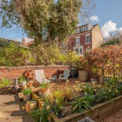 Pass the Keys Wonky Cottage with amazing garden