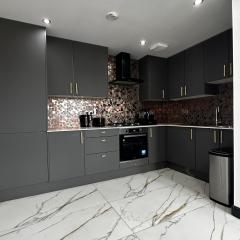 Two bed apartment with balcony Slough,Windsor,Legoland