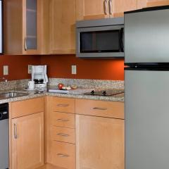 MainStay Suites Appleton Airport - Fox River Mall Area