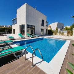 Luxury city Villa Olivia 10 - 15 min to the Beach Oura, private swimming pool