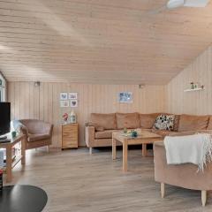 Awesome Home In Hadsund With 4 Bedrooms, Sauna And Wifi