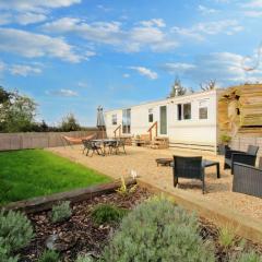 Orchard View Retreat - Dog friendly, enclosed private garden with weather dependant hot tub - Not on a holiday park