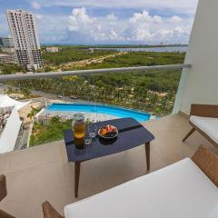 *New* Ocean & Lagoon View Apartment next to Plaza Las Americas!
