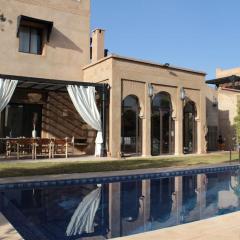 Villa Ily Marrakech avec piscine et vue sur l’Altas : coup de coeur!