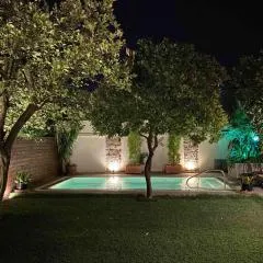 Apartamento Bizcocheros con piscina y jardín privado