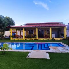 Casa de férias e veraneio com piscina e churrasqueira em Sucatinga Beberibe