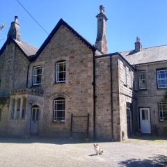 Treventon, 5 bedroom Unique Villa, near PADSTOW