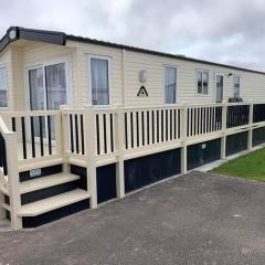 6 BERTH DELUXE CARAVAN PALM GROVE 42
