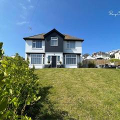 Stylish Brixham home, sleeps 7, parking & garden