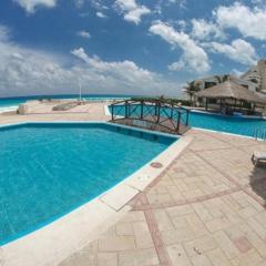 Apartamento en Zona Hotelera frente a la Playa Quintana Roo, México