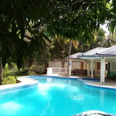 LeoMar 2 Diani Beach Ferienhaus mit grossen tropischen Garten und Pool