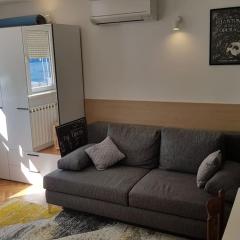 City lights 1 BR, 15 min to the main square