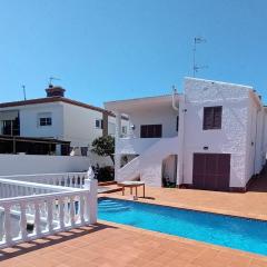 CASA INDEPENDIENTE CON PISCINA A 2 KM. DE LA PLAYA