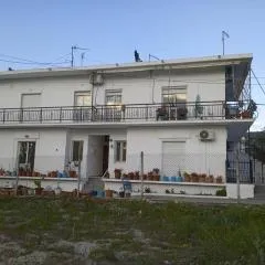 Eirinis home