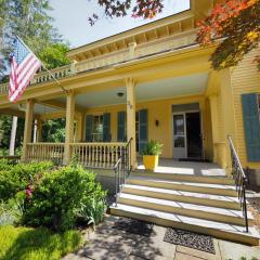 Historic Two Bedroom Downtown Stockbridge