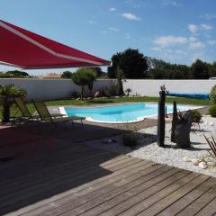 Villa Oyala avec piscine, spacieuse et de qualite