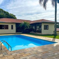 Casa de campo c piscina e natureza em Mairinque SP