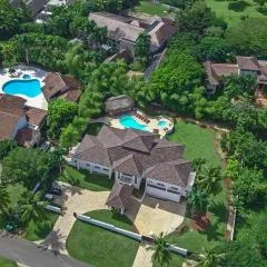 Six Bedrooms Luxury Disco Room Villa