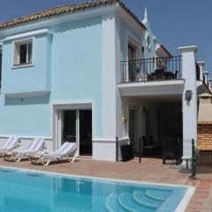 Detached Villa with Private heated infinity pool close to port and beach