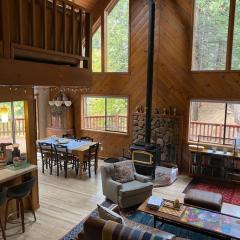 Gorgeous cabin in BLS with EV Chgr, Pool Access and Gameroom