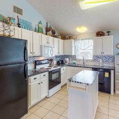 619AI Charming Duplex, Room for Boat, Close to Community Pool and Dog Park