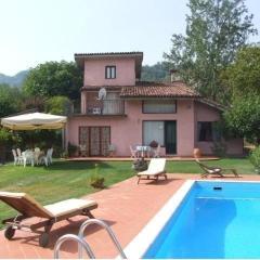 Ferienhaus in Camporgiano mit Grill und Terrasse