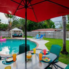 Topical Oasis Private Pool 10 min to Fort Lauderdale Beach and Las Olas