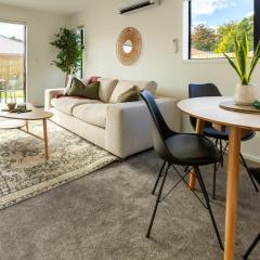 Riccarton 2 bed 1 bath w/garage