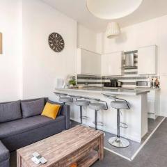 Modern 2 Bed near Little Venice with an extra double Sofa Bed!
