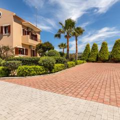 Gold Crest Home in Drapanias beach, Nopigia