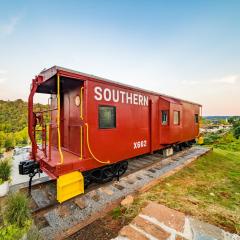 Train Caboose & River Views Near Downtown