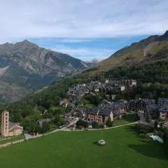 Apartamento con terraza y vistas panorámicas en Taüll con plaza de parking
